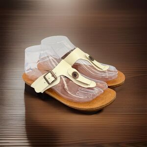 Blowfish Malibu Pearlized Cream Faux Leather Buckle Thong T-Strap Sandals Size 7